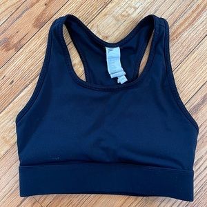 Fabletics sports bra with pocket. Worn a couple of times. Great condition!